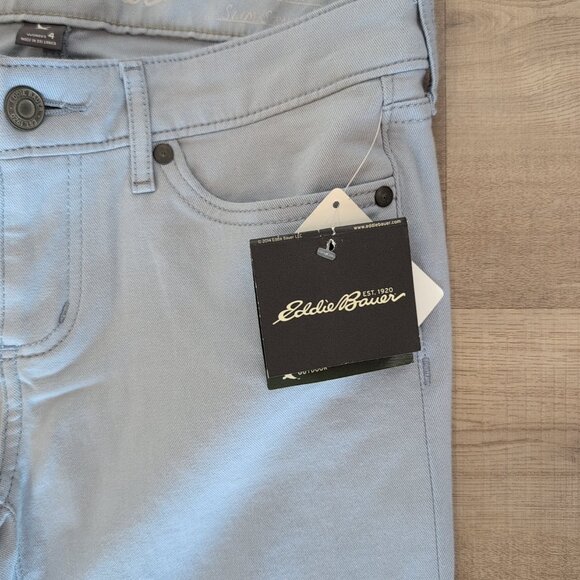 NWT Eddie Bauer Slightly Curvy Size 4 Length 31 Mid Rise Slim Straight Jeans - Picture 2 of 7